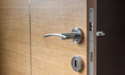 Why Choosing a Licensed Locksmith in Encino Matters