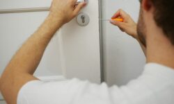 Locksmith in Agoura Hills | Call for Emergency 818-963-1214